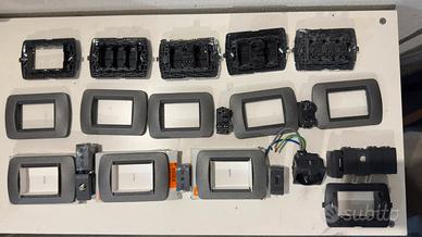 Placche, supporti e interruttori bTicino living