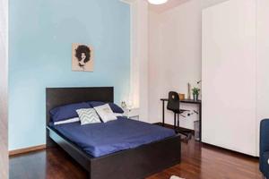 Stanza in appartamento di 148 m² a Milano