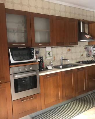 cucina componibile in legno ciliegio