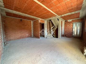 VILLA A SCHIERA A GASSINO TORINESE