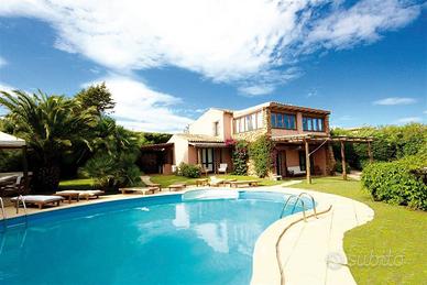 Villa di 300 m² con più di 5 locali e box auto dop