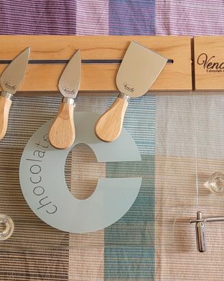 Venchi - tagliere in vetro e attrezzi per cioccola