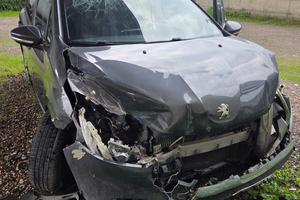 Peugeot 208 anno 2016 sinistrata