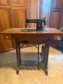 Macchina da cucire Electa '50 con mobile originale