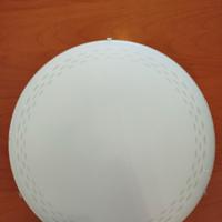 Plafoniera in vetro satinato bianco