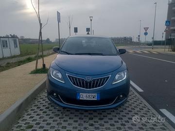 Lancia Ypsilon Gold plus Hybrid con pochissimi km
