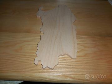 Tagliere in legno a forma di Sardegna