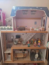 CASA DELLE BAMBOLE IN LEGNO A 3 PIANI CON ASCENSOR