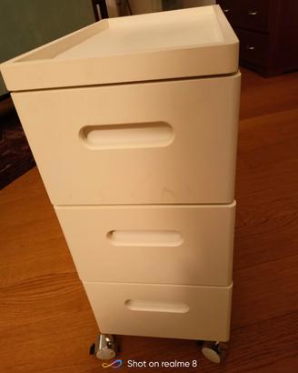 Cassettiera in plastica.