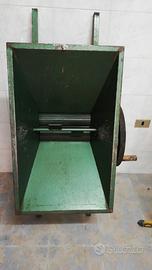 Macina uva con motorino