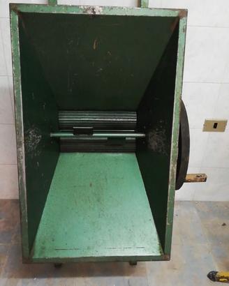 Macina uva con motorino