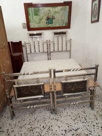 Due letti singoli stile Liberty anni '20