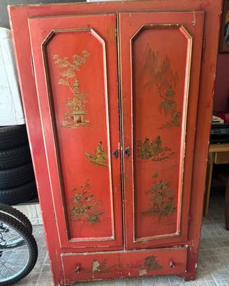 Armadio orientale laccato rosso con decori a mano
