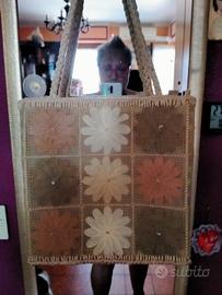 borsa fiori in paglia foderata internamente €8,00.