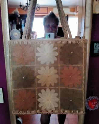 borsa fiori in paglia foderata internamente €8,00.