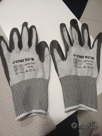 Guanti da lavoro nuovi