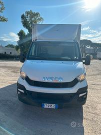 Iveco daily 2016 con sponda idraulica