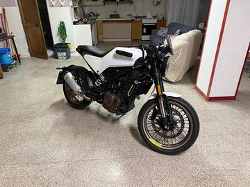 Husqvarna Vitpilen 401 (tagliandata)