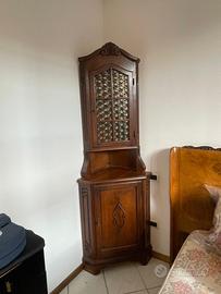 Angoliera in legno
