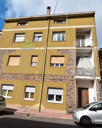 Secondo piano spazioso con 3camere in zona servita