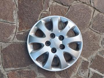 4 cerchioni  lega e 4 copricerchi plastica 