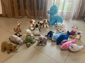 20 peluche di varie dimensioni