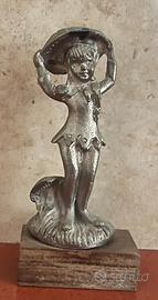 Statuetta EG–PELTRO–CESELLATO A MANO–MADE IN ITALY