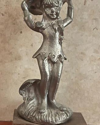 Statuetta EG–PELTRO–CESELLATO A MANO–MADE IN ITALY