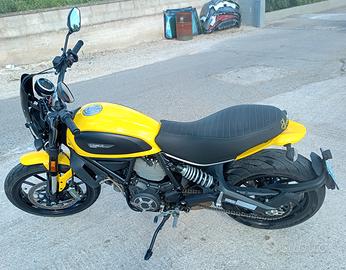 Ducati Scrambler 800 Icon Yellow 