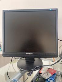 Monitor PC. 3 pezzi