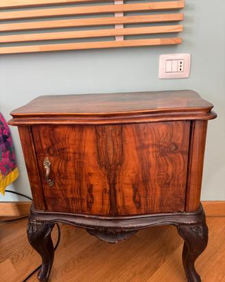 Comodino chippendale