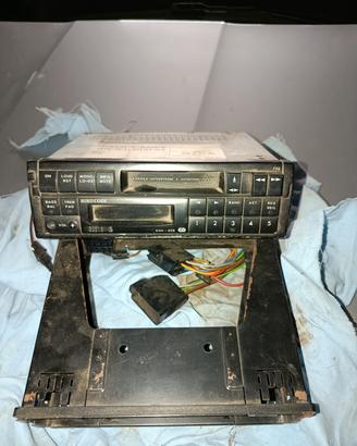 Vecchio lettore radio a cassette Philips 22 DC 720