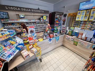 n. 1 bancone per tabaccheria da mt. 1,5 usato