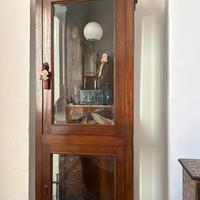 Vetrinetta angolare in legno massello conantavetro