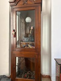 Vetrinetta angolare in legno massello conantavetro