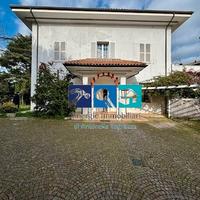 Elegante villa con dependance e parco privato