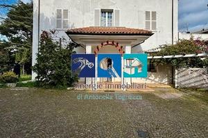 Elegante villa con dependance e parco privato