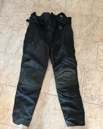 Pantaloni moto tenuti bene XXL