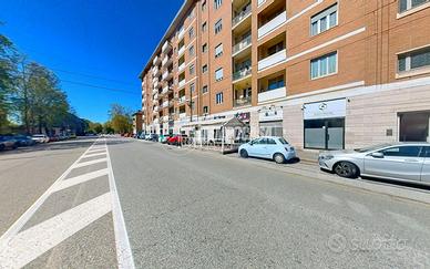 Locale Commerciale a Torino Via Bologna 2 locali