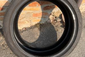 treno di gomme Pirelli Pzero 225 40 R19 93W