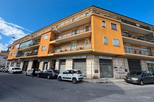 Via Sturzo-131 mq con cantina e box auto di 12mq