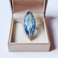 Grande anello cocktail argento e pietra azzurra