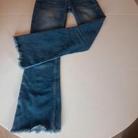 Jeans e gonna subdued ragazza