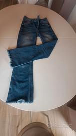 Jeans e gonna subdued ragazza