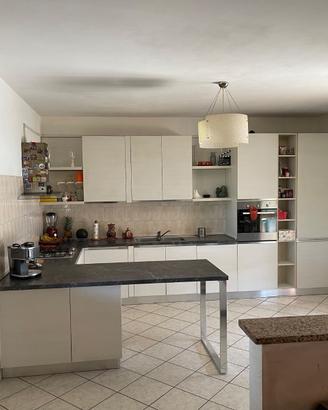 CUCINA componibile con elettrodomestici