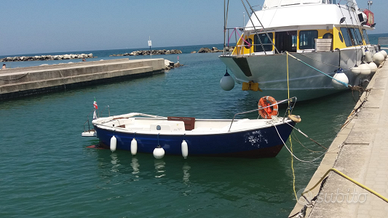 Gozzo in vetroresina 7.30 metri