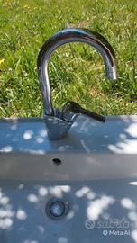 lavabo bagno  completo di rubinetto 