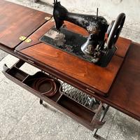 STORICA MACCHINA DA CUCIRE SINGER RESTAURATA