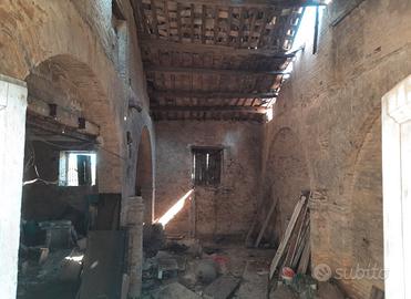Rustico dell 800 con 1000mq edificabili