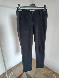 Pantaloni neri con dettaglio in raso